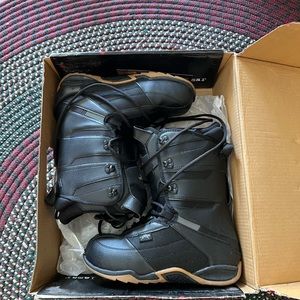 Mens black boots